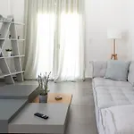Apartment A Brand New, Beautifully Decorated Maisonette. *