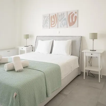 A Brand New, Beautifully Decorated Maisonette. *