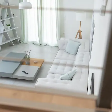 A Brand New, Beautifully Decorated Maisonette. Apartamento *