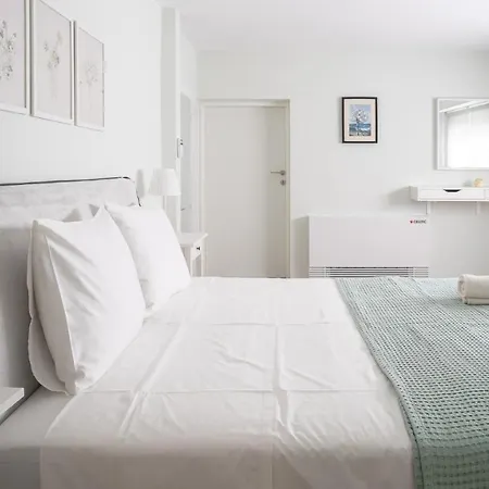 A Brand New, Beautifully Decorated Maisonette. Apartment