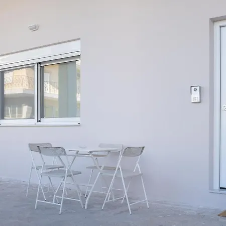 شقة A Brand New, Beautifully Decorated Maisonette. Chalkís