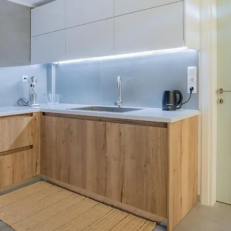 A Brand New, Beautifully Decorated Maisonette. *